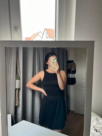 Robe patineuse et dos nue noir taille s