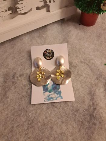 Boucles d'oreilles pendante grise et doré