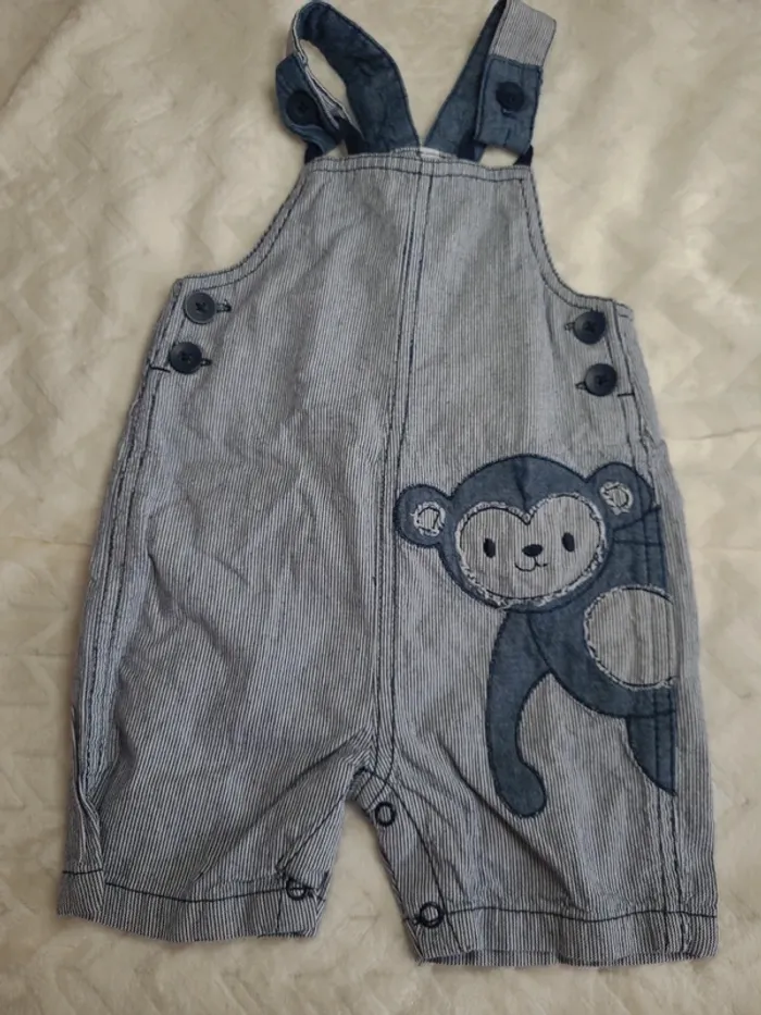 👶Salopette short taille 6mois👶