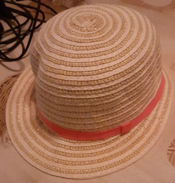 Chapeau fille neuf