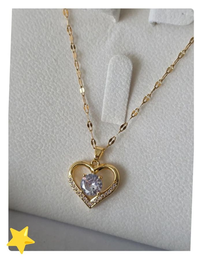 Collier dorée cœur pierre d'ornement blanche