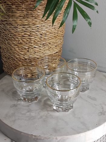 Petits verres étoiles rétro