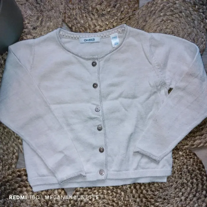 🤍 Cardigan beige à paillettes – Okaïdi – Taille 3 ans / 98 cm – Très bon état - photo numéro 2