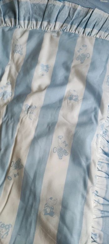 Couette avec volants lit a barreaux