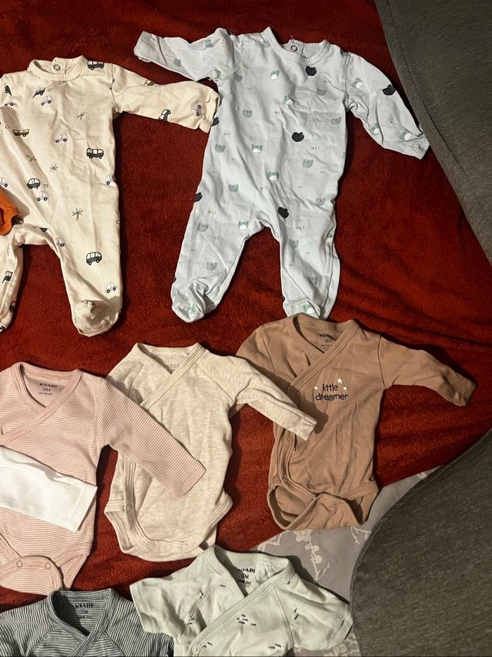 Vêtements pour bébé - photo numéro 2