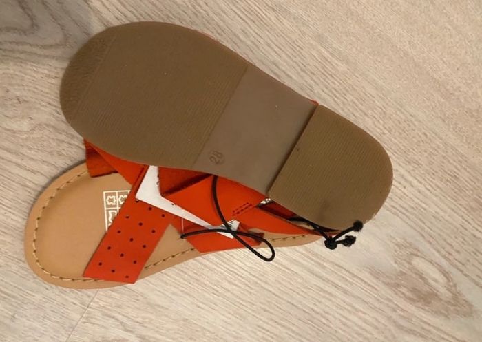 Sandales chaussures plates en cuir Okaidi pointure 28 Neuves - photo numéro 4