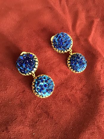 Très jolis clips sequins vintage