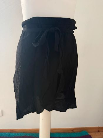 Jupe noir en très bon état taille 40 pimkie
