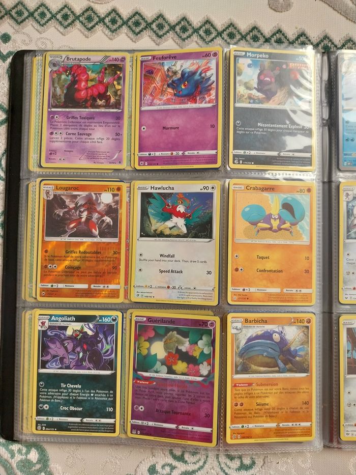 Livre rempli de carte pokémon - photo numéro 8