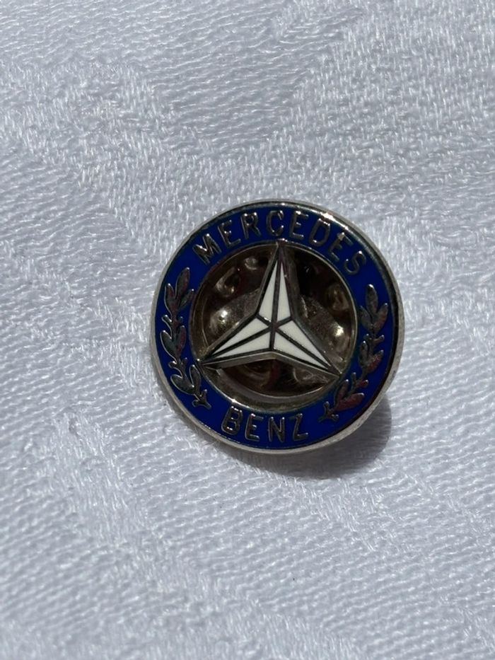 Pin’s Mercedes Benz – Collector - photo numéro 2