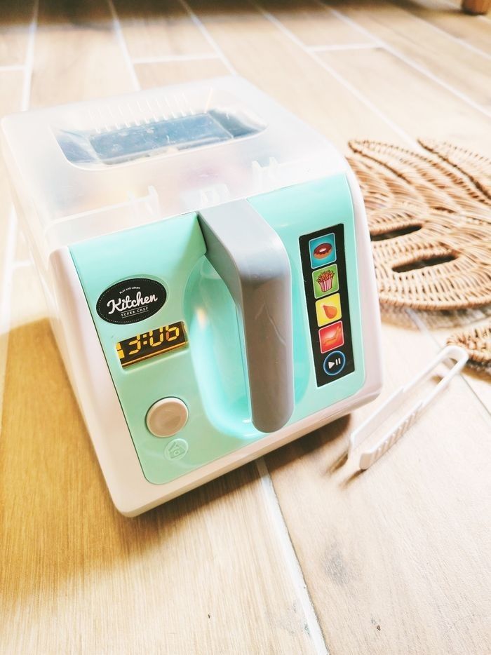 🍟 Dinette friteuse sonore et lumineuse avec divers aliments en plastique - photo numéro 3