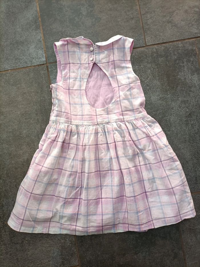 Robe avec jolie dos - photo numéro 3
