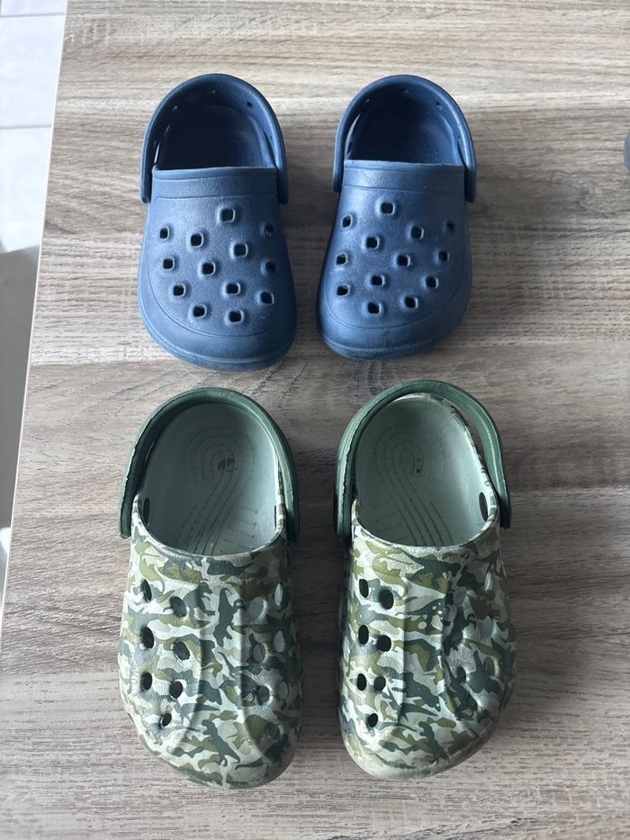 Lot de 2 paires de crocs - photo numéro 1