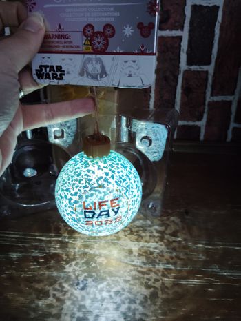 Boule lumineuse Star wars day 2022 Disney store