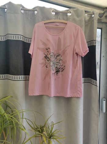 Tee shirt fleur neuf taille 46