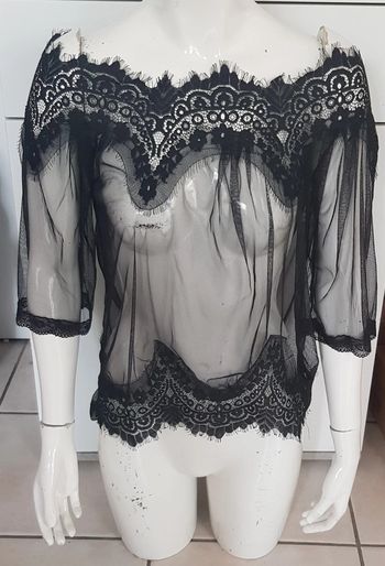 Blouse transparente épaules dénudées, tule et dentelle