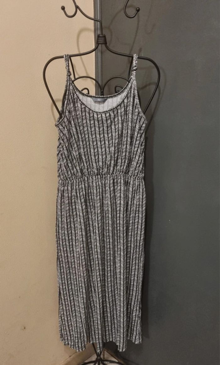 Robe noire et blanche