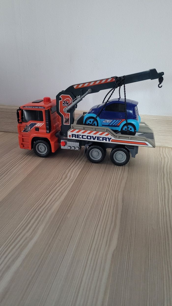 Camion remorqueur et sa voiture - photo numéro 6