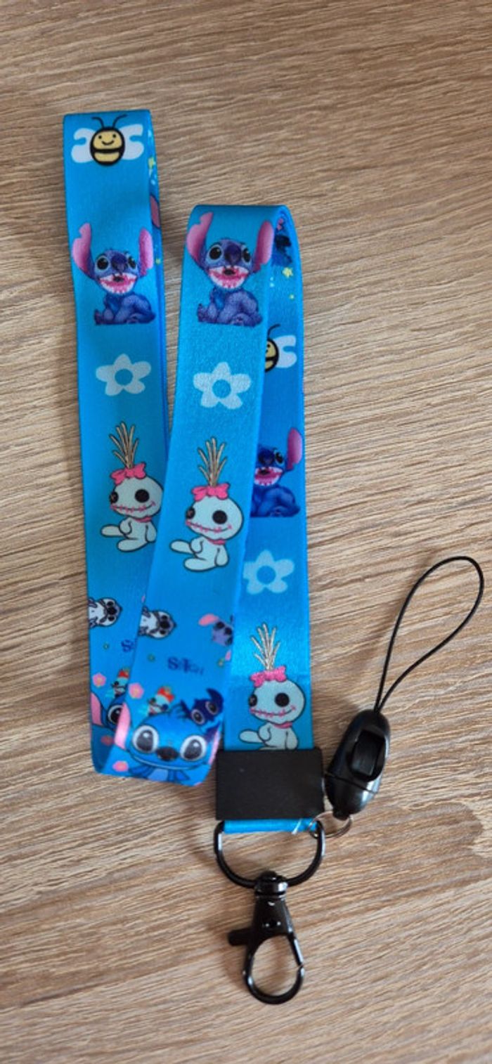Porte carte d'identité Stitch avec lanière fantaisie. - photo numéro 5