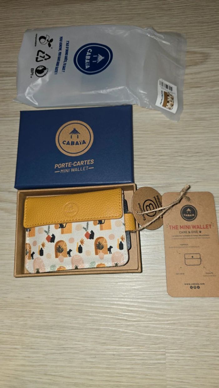 Porte cartes cabaia spa x care and give 2023 - photo numéro 3