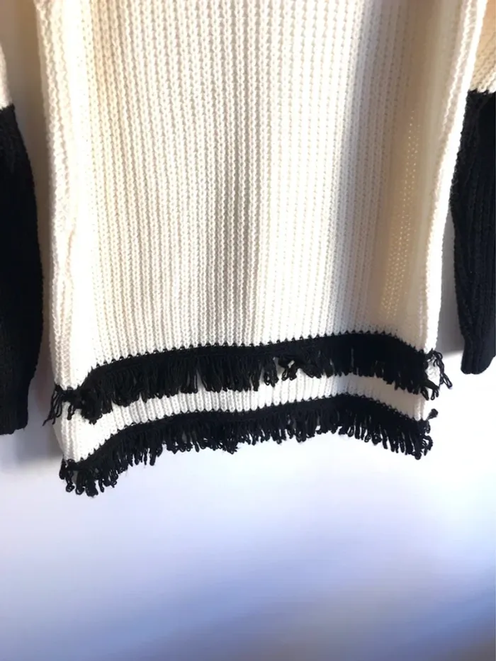 Pull blanc à franges noires taille S - photo numéro 8