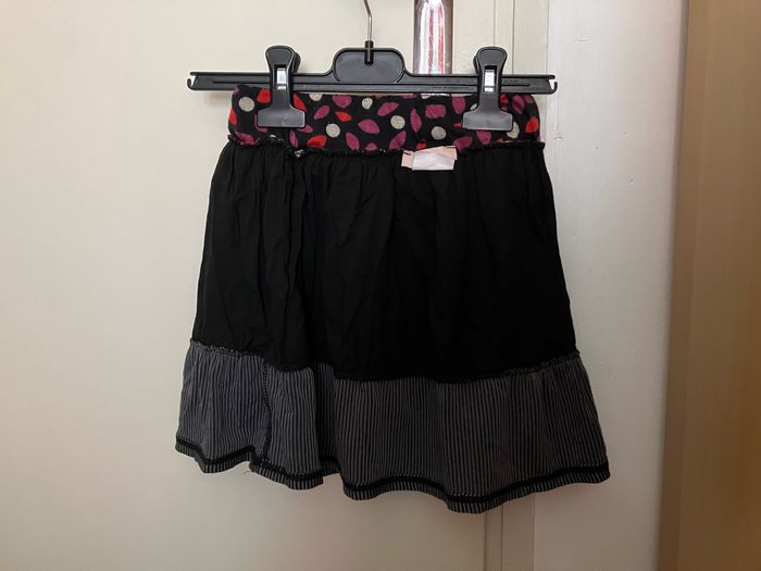 Jupe courte Shiny / Gémo 4/6 ans (1€80) - photo numéro 6