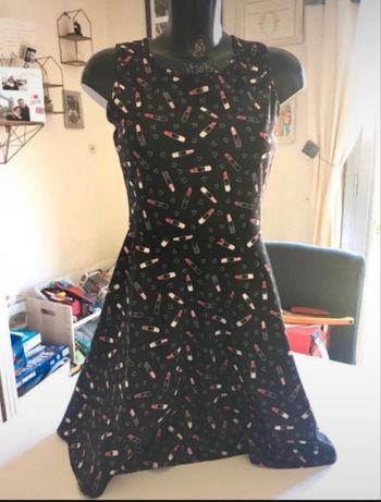 Robe d’Été très bon état pour femme taille M couleurs noir et rouge