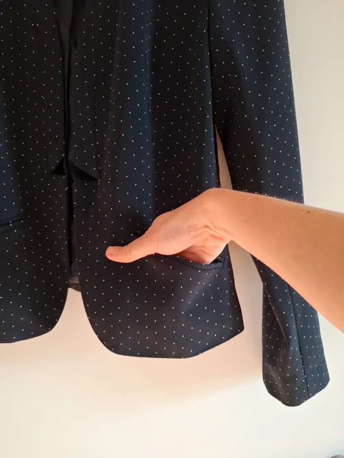 Veste courte bleu marine à pois - T.1 - Neuve - photo numéro 5