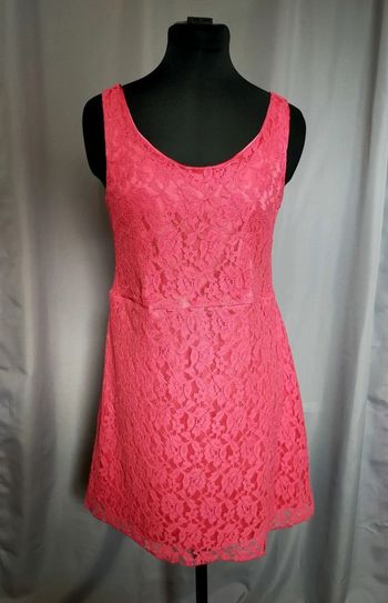 Robe en dentelle fuchsia – Rinascimento – T. M
