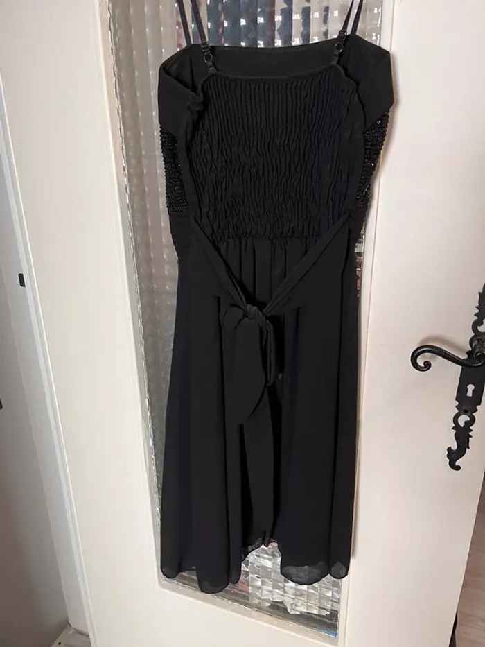 Robe noire - photo numéro 3