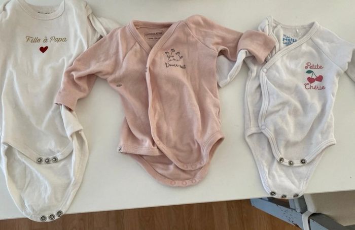 Lot 4 bodies 1 mois - photo numéro 2