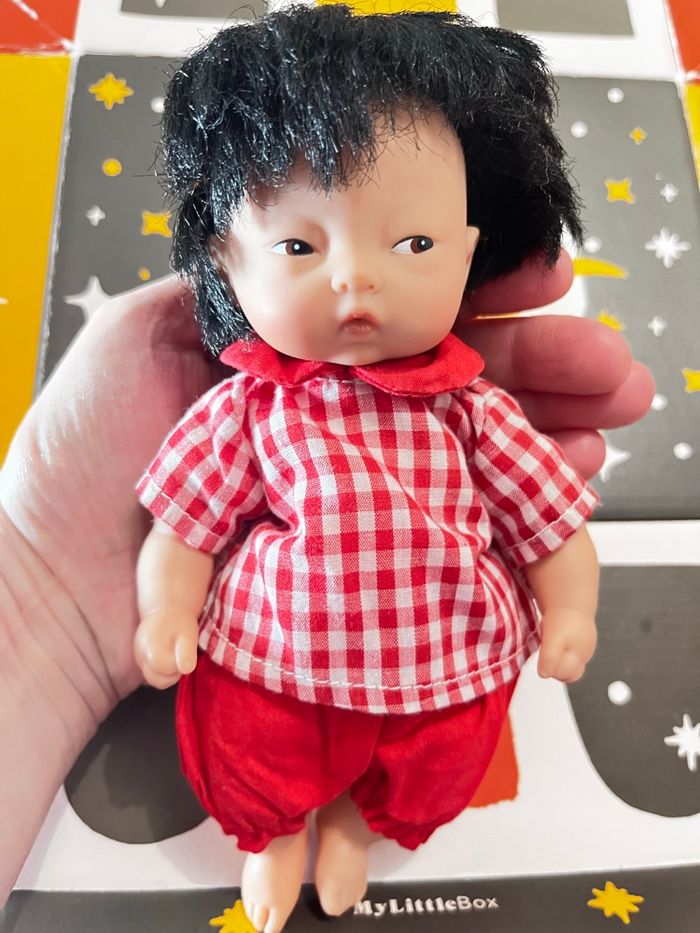 Poupée corolle asiatique