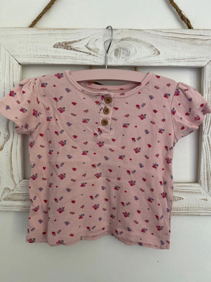 Lot t-shirts manches courtes taille 24 mois - photo numéro 5