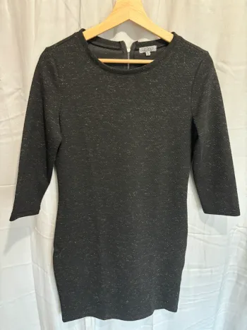 Robe noire détails doré S