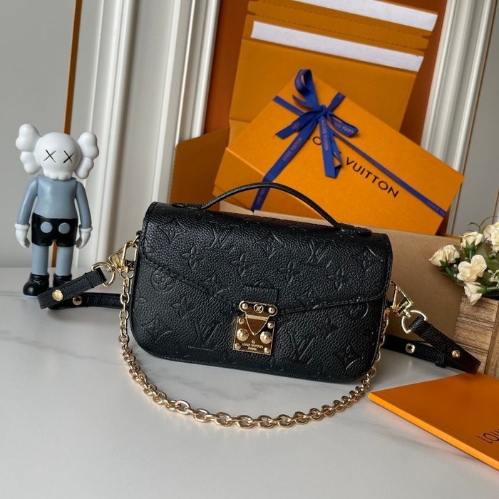 Louis Vuitton Tout neuf, jamais utilisé.
taille:39 x 30 x 15 cmM12429 - photo numéro 2