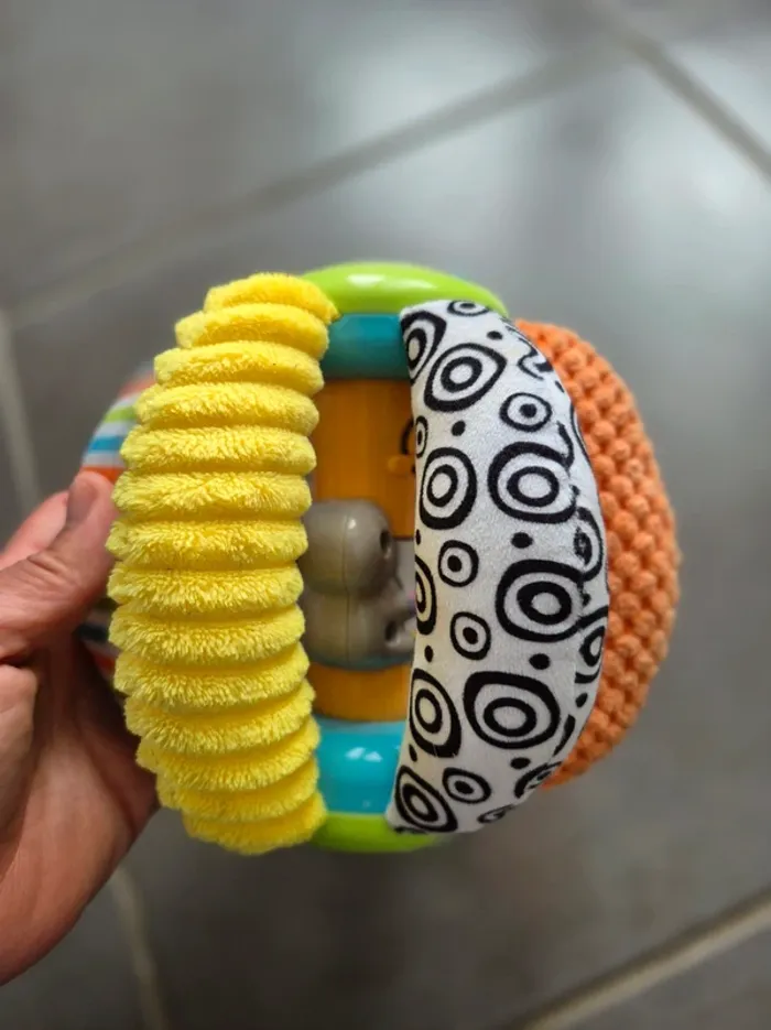 Dès 6 mois Lumi'balle hochet sensorielle Vtech - photo numéro 4