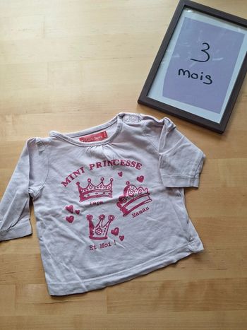 T-shirt manches longues pour fille taille 3 mois Marque Tissaia très bon état