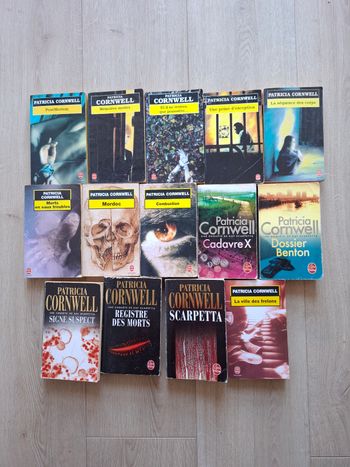 Lot de 14 thrillers de Patricia Cornwell en bon état