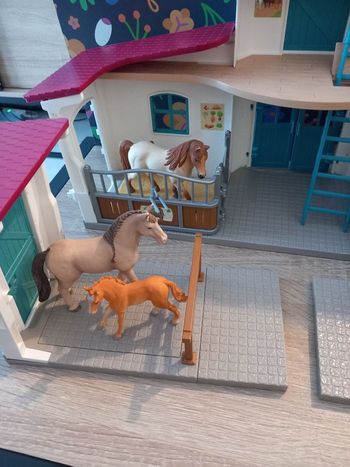 Centre équestre Schleich avec ces accessoires