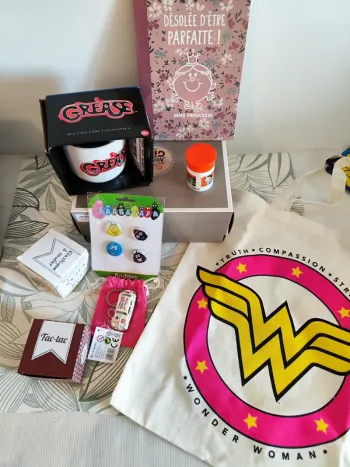 Coffret cadeau Génération 70 femme contenant 8 cadeaux