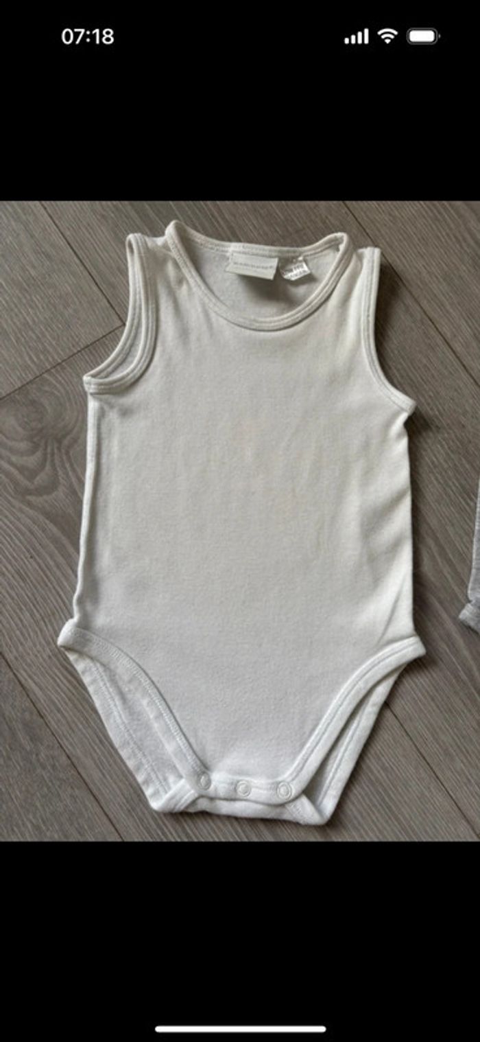Lot de 4 bodies taille 12 mois - photo numéro 5
