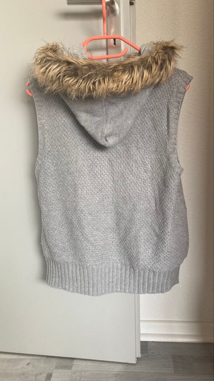 Gilet sans manches gris avec capuche - photo numéro 2