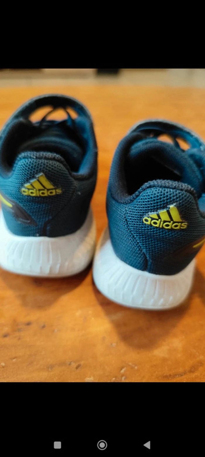 Basket Adidas bleu à scratch semelle blanche taille 22 - photo numéro 7