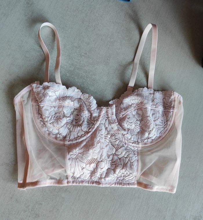 Top en dentelle et tulle transparent