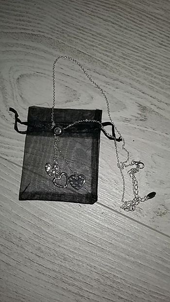 Long collier avec 3 coeurs