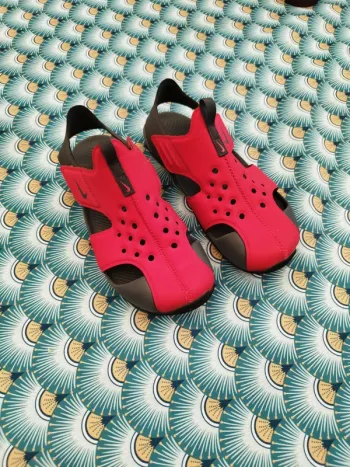 Sandales Nike taille 35