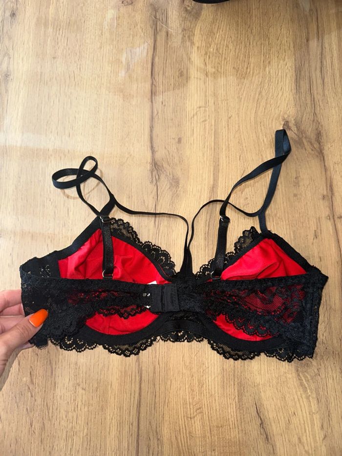Soutien gorge rouge noir - photo numéro 3