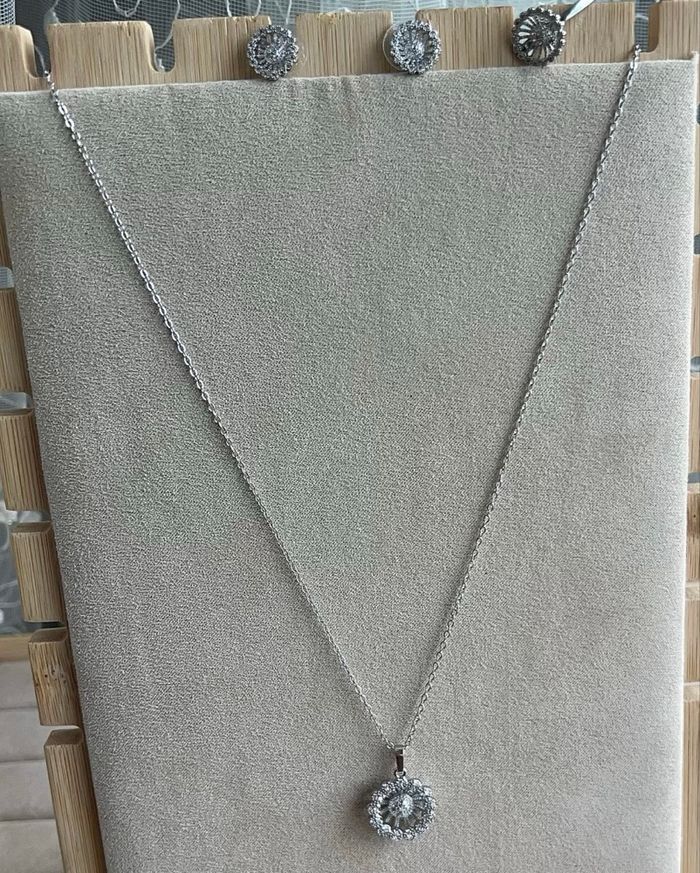 Collier boucles d’oreilles - photo numéro 1