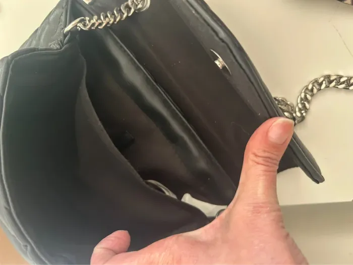 Bershka, sac enveloppe noir anse chaîne argenté - photo numéro 4
