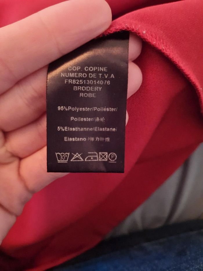 Robe rouge brodee - photo numéro 4